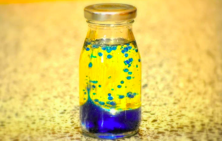 6 Easy Science Experiments for Kids to do at Home: 1. DIY Lava Lamp